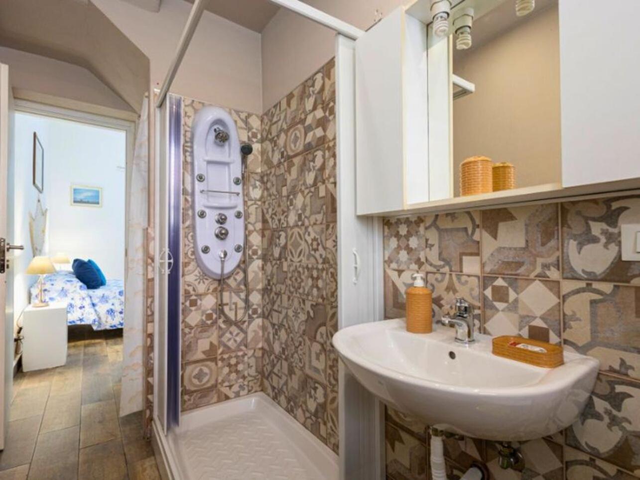 Lovely Apartment In Palermo-Sferracavallo Exteriör bild